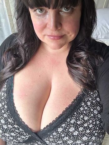 hugeboobsbbw