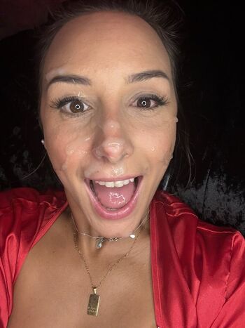 Mariah Leonne