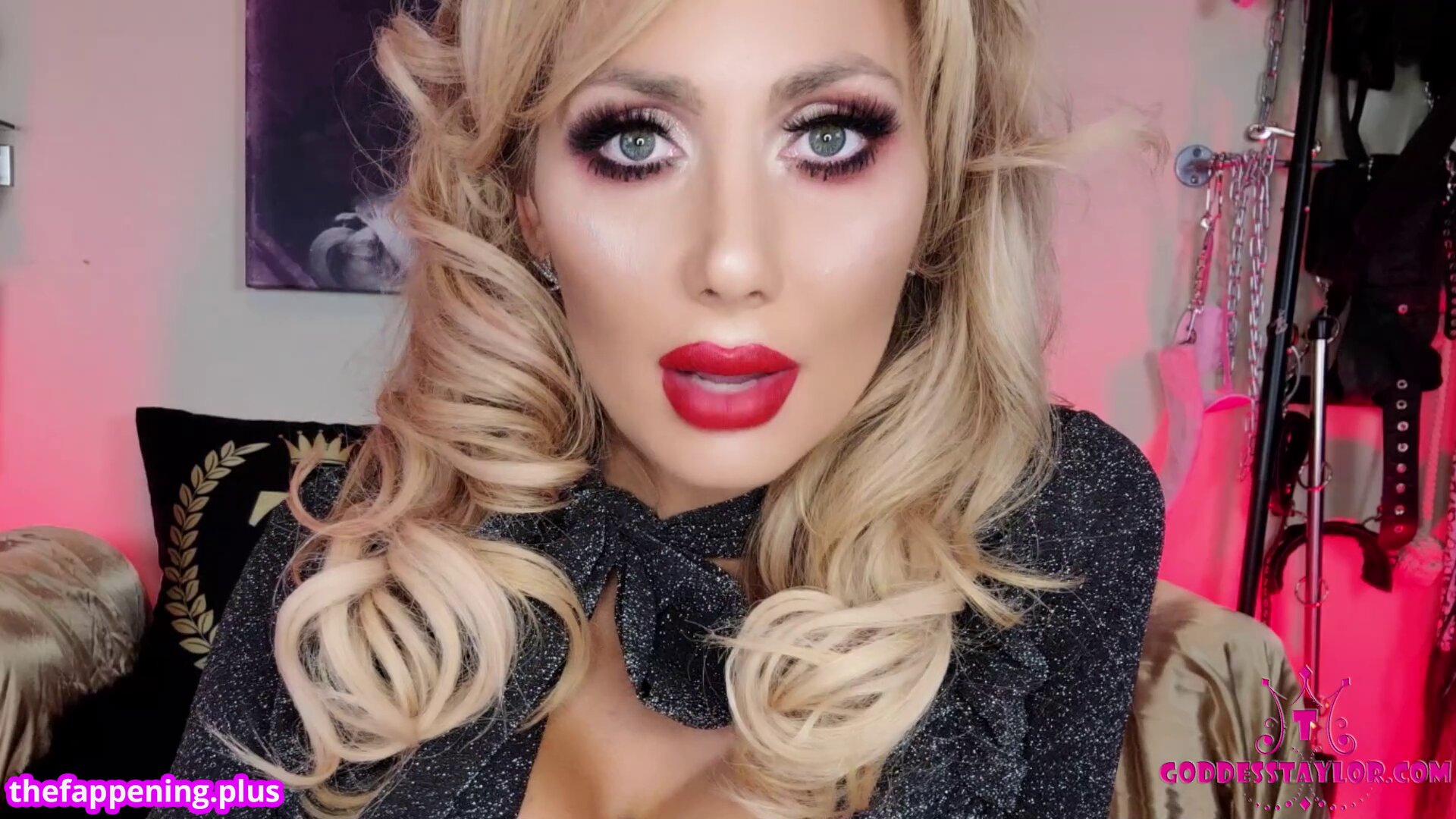 Mistress Taylor Knight